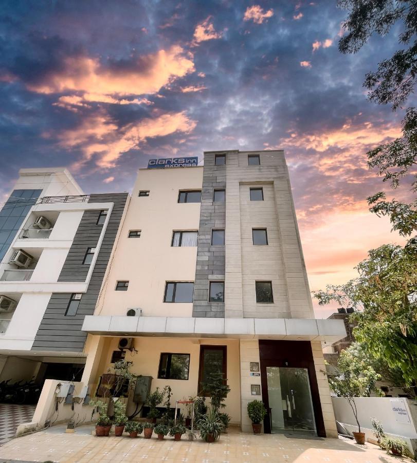 The Orion Express Hotel Jaipur Bagian luar foto